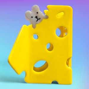 ヘア クロー - かわいいマウスと黄色のスイスチーズのアクリル ヘア クリップ。
