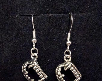 Nocturnal Fang Earrings