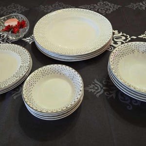 Set di stoviglie in ceramica anni '60 da 4 - Finiture in pietra di ferro Silver Rain - Piatti e ciotole vintage - Set classico per occasioni speciali - Stoviglie retrò