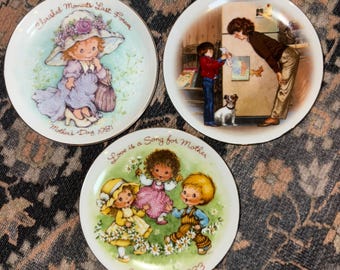 Set of 3 Avon Mothers Day Plates, 1981, 1983, 1985