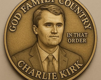 Charlie Kirk Commemorative Coin – God Family Country In That Order – Collectible Gold & Silver Coin
