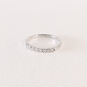 Vintage 18kt white gold ring with diamonds