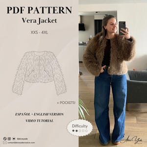 以下が含まれることがあります： VeraジャケットのPDFパターン、XXS～4XLサイズ、ポケット付き。画像はジャケットのスケッチと、茶色のフェイクファーのジャケットを着た女性を示しています。「Español + English Version」と「Video Tutorial」の文字が含まれています。