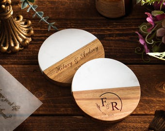 Set di sottobicchieri personalizzati in marmo e legno, regalo di nozze inciso