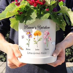 Personalized Grandma's Garden Plant Pot, Custom Gift for Grandma, Birth Month Flower Pot, Garden Gifts, Perfect for Mother's Day or Birthday
