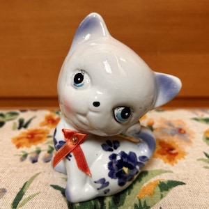 Big Eye Cat Figurine - Etsy