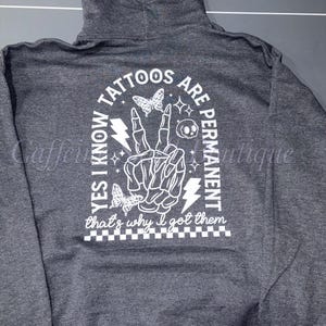 Tatoeages zijn permanent, daarom heb ik ze, grappige tattoo-hoodie, getatoeëerd meisje, ik hou van tatoeages, tatoeages zijn trashy, sarcastische hoodie afbeelding 6
