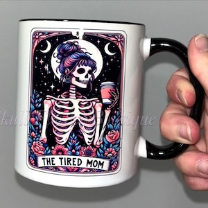 Mug maman squelette, mug maman fatiguée, mug maman caféine, mug carte Tera personnalisé, mug maman squelette mignon