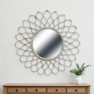 Vintage ronde wandspiegel met lijst van verweerde ijzeren bloembladen | Groot boerderijaccent van 33,5 inch