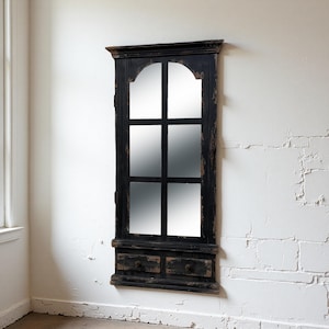 Espejo de ventana negro desgastado: decoración rústica de granja