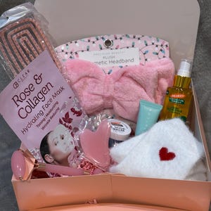 Pink Spa Box, The Perfect gift set for relaxation and skincare, gift for woman, beauty gift box for mothers day