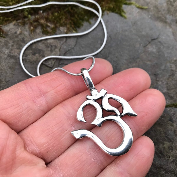 SILVER OM PENDANT 925 Silver necklace charm - peace love - throat chakra yoga reiki crystal aura healing meditation yoga unusual gift