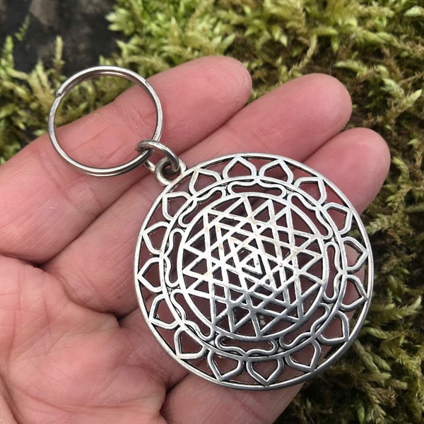 Sri Yantra KEYRING HANGING CHARM keys Car camper talisman Protection géométrie sacrée manifestation négativité mauvaise richesse oculaire abondance