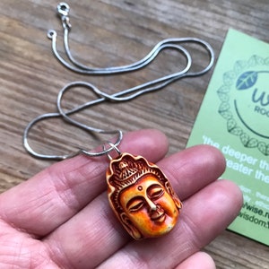 BUDDHA HEAD PENDANT plata naranja resina 3D encanto talismán - festival de meditación de yoga puja buda budismo contemporáneo regalo budista