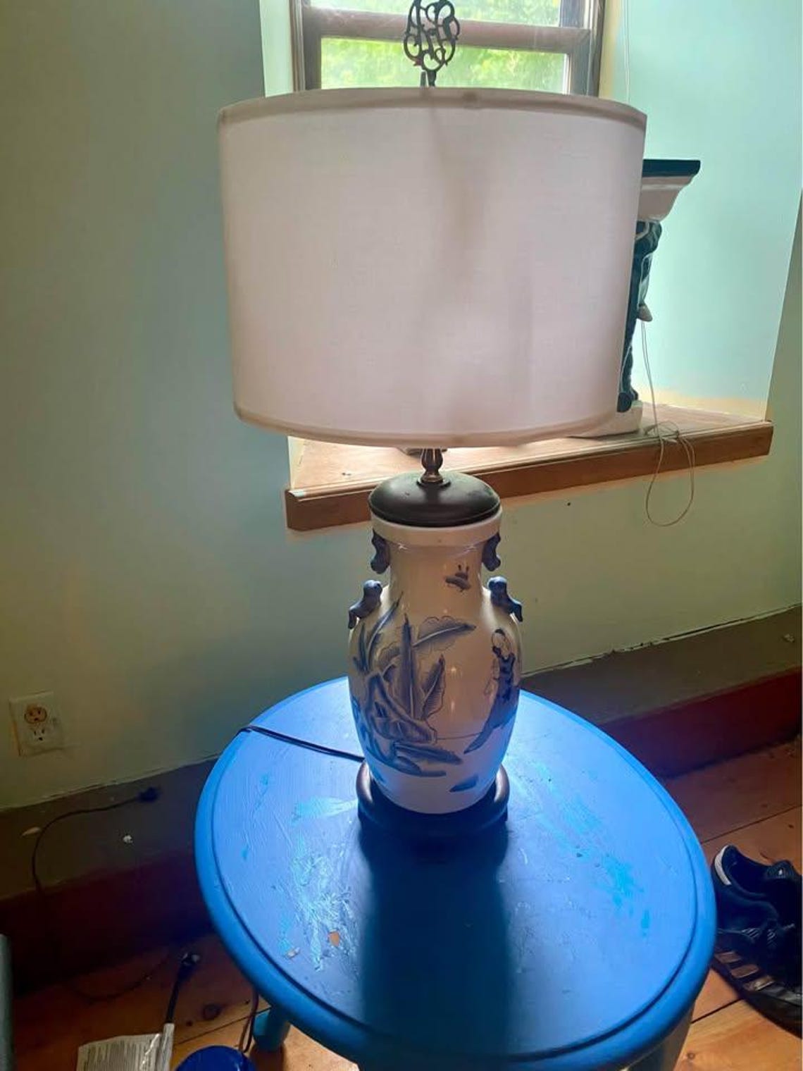 Vintage Blue & White Chinese Porcelain Jar Lamp Base - Village Scene Chinoiserie Table Lamp, photo 2 sur 2