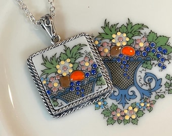 Joyería de porcelana rota, diseño otoñal de Lenox, collar con colgante cuadrado adornado, diseño floral y de frutas en relieve, regalo para el 20.º aniversario.