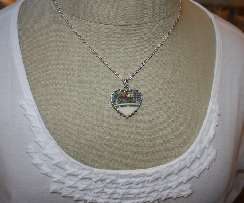 Broken China Jewelry Lenox Autumn Fruit Basket Broken China Jewelry Heart Pendant Necklace 画像 2