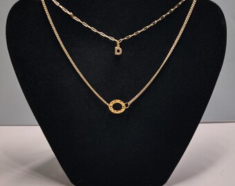 Conjunto de collar con inicial apilable