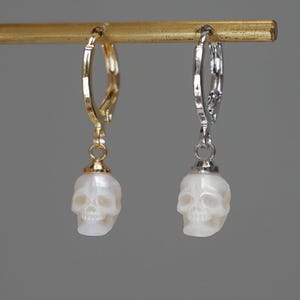 Natural Pearl Skull Earrings Gold Silver Hoop Earrings Hand-carved Freshwater Pearl Skull Drop Earrings Skull Necklace Jewelry Gift For Her