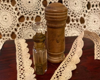 Tiny Elizabeth Arden Perfume Bottle in Wood Container