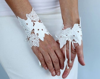 Lace fingerless gloves, Bridal wrist cuffs, Grecian wedding lace cuff bracelet, Hand corsage slave bracelet, Off white guipure dance costume