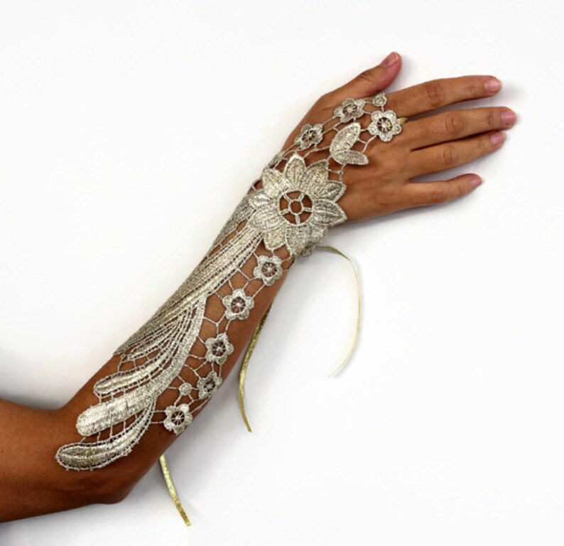 Guipure Lace Hand Charm Bridal Fingerless Glove Bridesmaids Gift Modern Wedding Gold Wrist Corsage Cuff