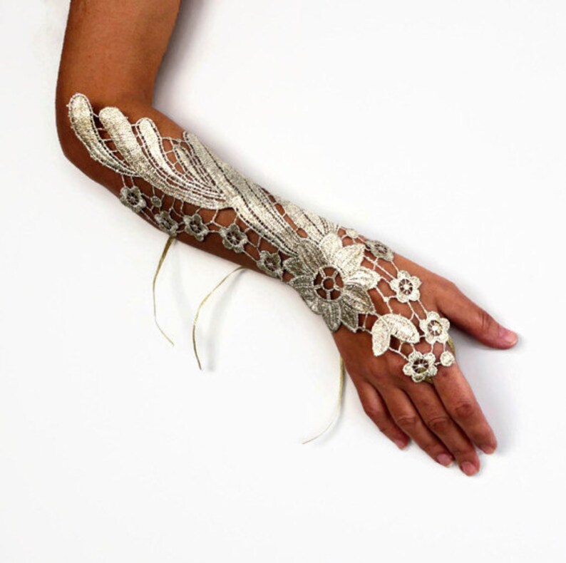 Guipure Lace Hand Charm Bridal Fingerless Glove Bridesmaids Gift Modern Wedding Gold Wrist Corsage Cuff