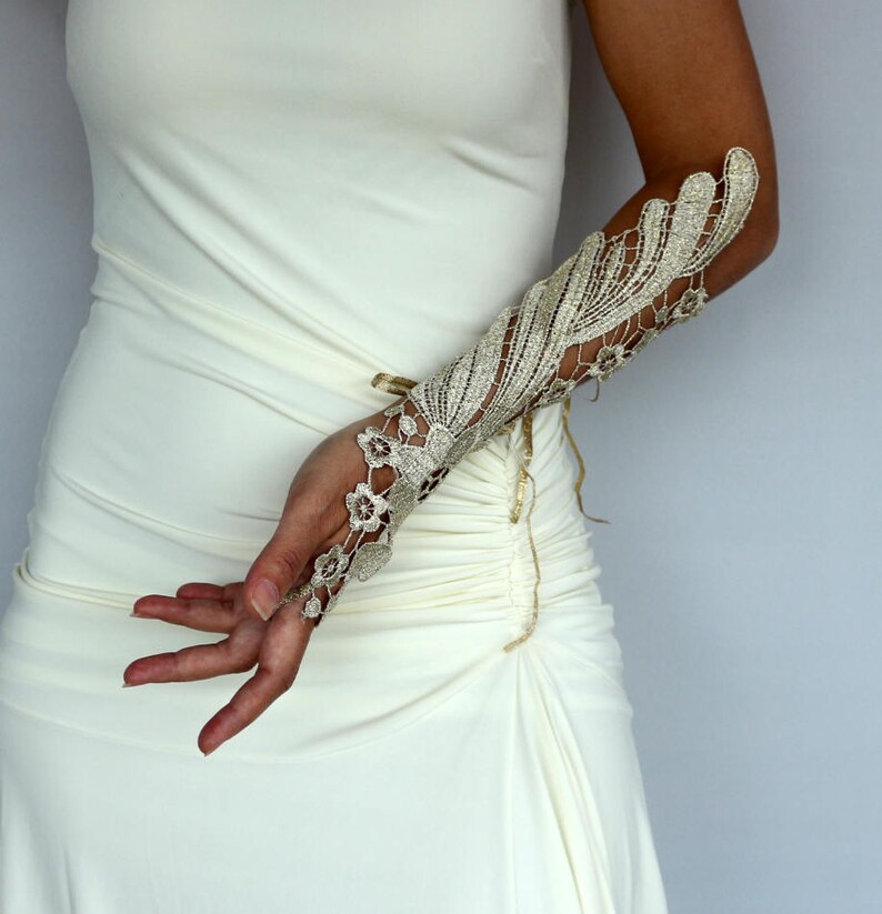 Guipure Lace Hand Charm Bridal Fingerless Glove Bridesmaids Gift Modern Wedding Gold Wrist Corsage Cuff
