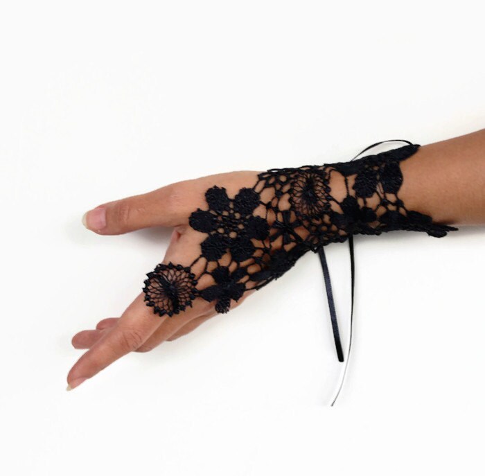 Manchette en dentelle bleu marine foncé, mitaines, bracelet en