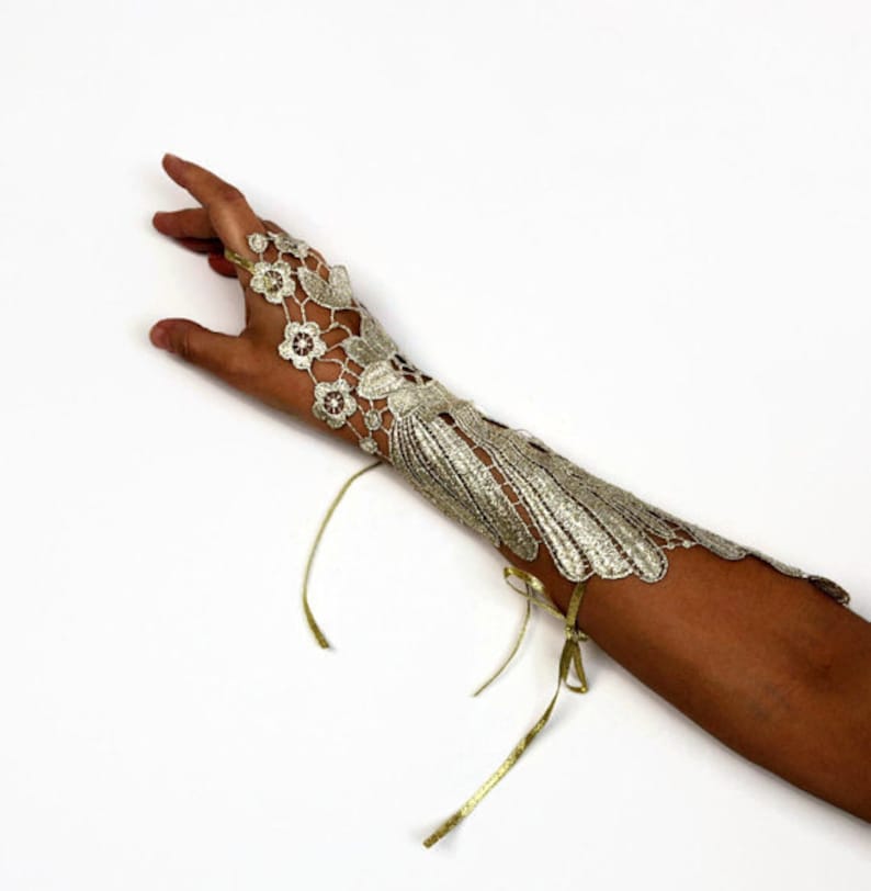 Guipure Lace Hand Charm Bridal Fingerless Glove Bridesmaids Gift Modern Wedding Gold Wrist Corsage Cuff