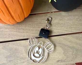 Mickey Pumpkin Acrylic Bag Charm, LED Pumpkin Keychain, Halloween Disney Trip Souvenir