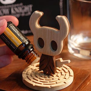 Träfigur av ihålig riddare och bålgeting, handgjord diffusorprydnad, samlarskulptur, present till spelare, speldekor