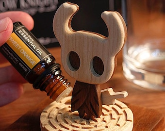 Wooden Hollow Knight and Hornet Figurine, Handmade Diffuser Ornament, Collectible Sculpture, Gift for Gamer, Game Decor
