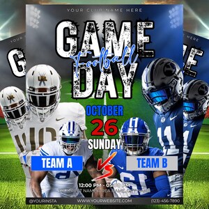 Può includere: Poster promozionale per il giorno della partita di football americano con giocatori con caschi e maglie. Il testo "GAME DAY" è in evidenza, con "October 26 Sunday" sotto. Sono presenti i team A e B, con un campo verde e luci dello stadio.