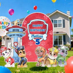 Può includere: Uno sfondo ad arco rosso con la torre di controllo di Paw Patrol, cinque cuccioli dei cartoni animati e il testo Happy Birthday Madison 5. L'esposizione è posizionata su un prato verde con palloncini colorati sotto un cielo blu e una casa.
