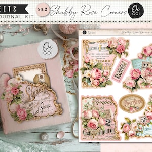 Op de afbeelding: Een roze junk journal kit met de tekst "7 SHEETS JUNK JOURNAL KIT" en "Shabby Rose Corners". De kit bevat een journal en decoratieve stickers met bloemen- en vintage ontwerpen. Het tijdschrift heeft een decoratief label met de tekst "Lieder hard Straus."