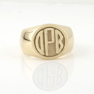 Men's Circle Monogram Ring in 14k Gold Signet Ring image 2