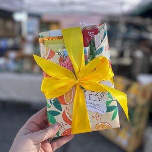 Blind Date With A Book – Surprise Mystery Book Gift Set 画像 1