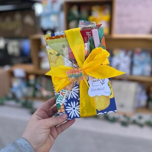 Blind Date With A Book – Surprise Mystery Book Gift Set 画像 3