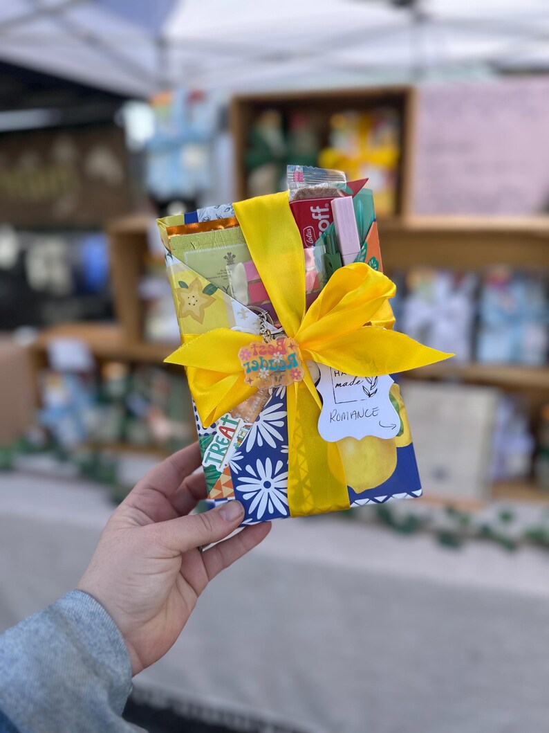 Blind Date With A Book – Surprise Mystery Book Gift Set 画像 3