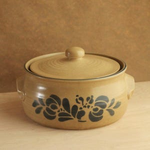 Vintage 2-Quart Casserole Dish in Folk Art by Pfaltzgraff | USA Backstamp
