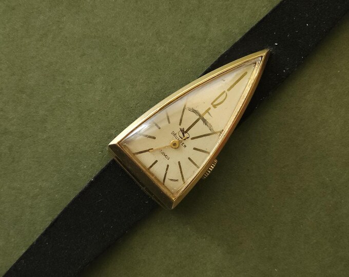 Vintage Daumier Triangle Watch - Etsy
