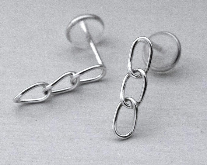 Chain earrings, fine jewelry, minimalist silver earrings, silver accessories, modern jewelry.