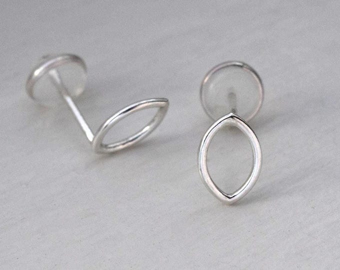 Oval Earrings in 925 Silver – Minimalist and Elegant Design