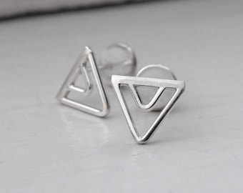 Double Triangle Earrings in 925 Silver – Geometric and Modern Design