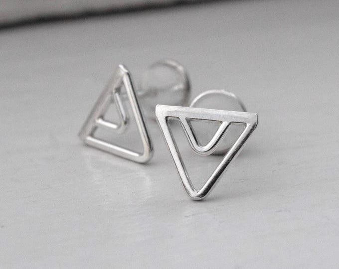 Double Triangle Earrings in 925 Silver – Geometric and Modern Design