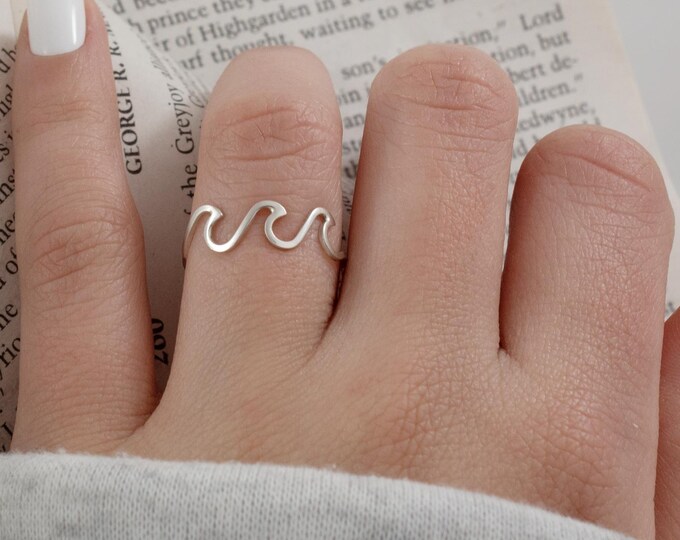 Minimalist silver ring, silver wave ring, women's ring, bohemian ring, modern ring, simple ring, women's gift.