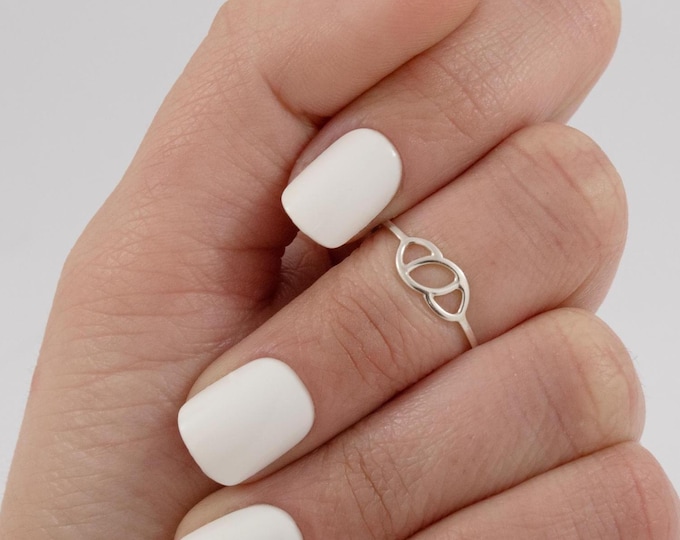 delicate minimalist silver ring, modern design, women's ring, fashion ring, abstract design ring, intertwined ring.