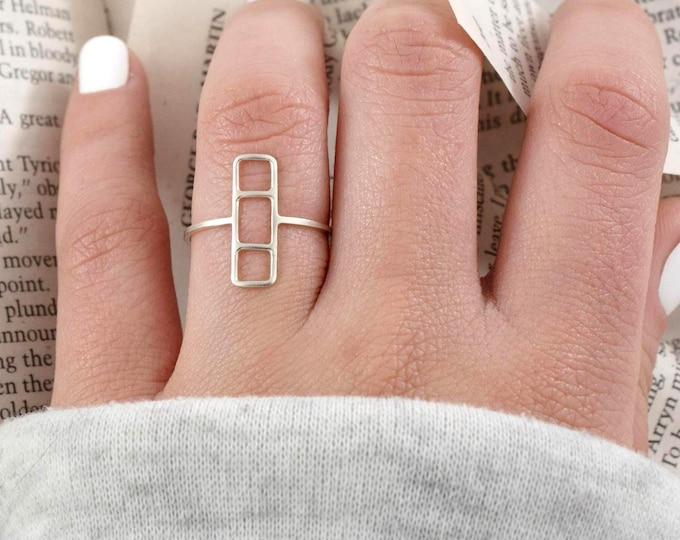 Anillo rectangular, anillo de diseño minimalista de plata.