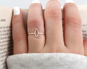 anillo ovalado moderno de plata, anillo minimalista de plata,